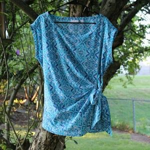 Side tie. Shirt short sleeve shirt.